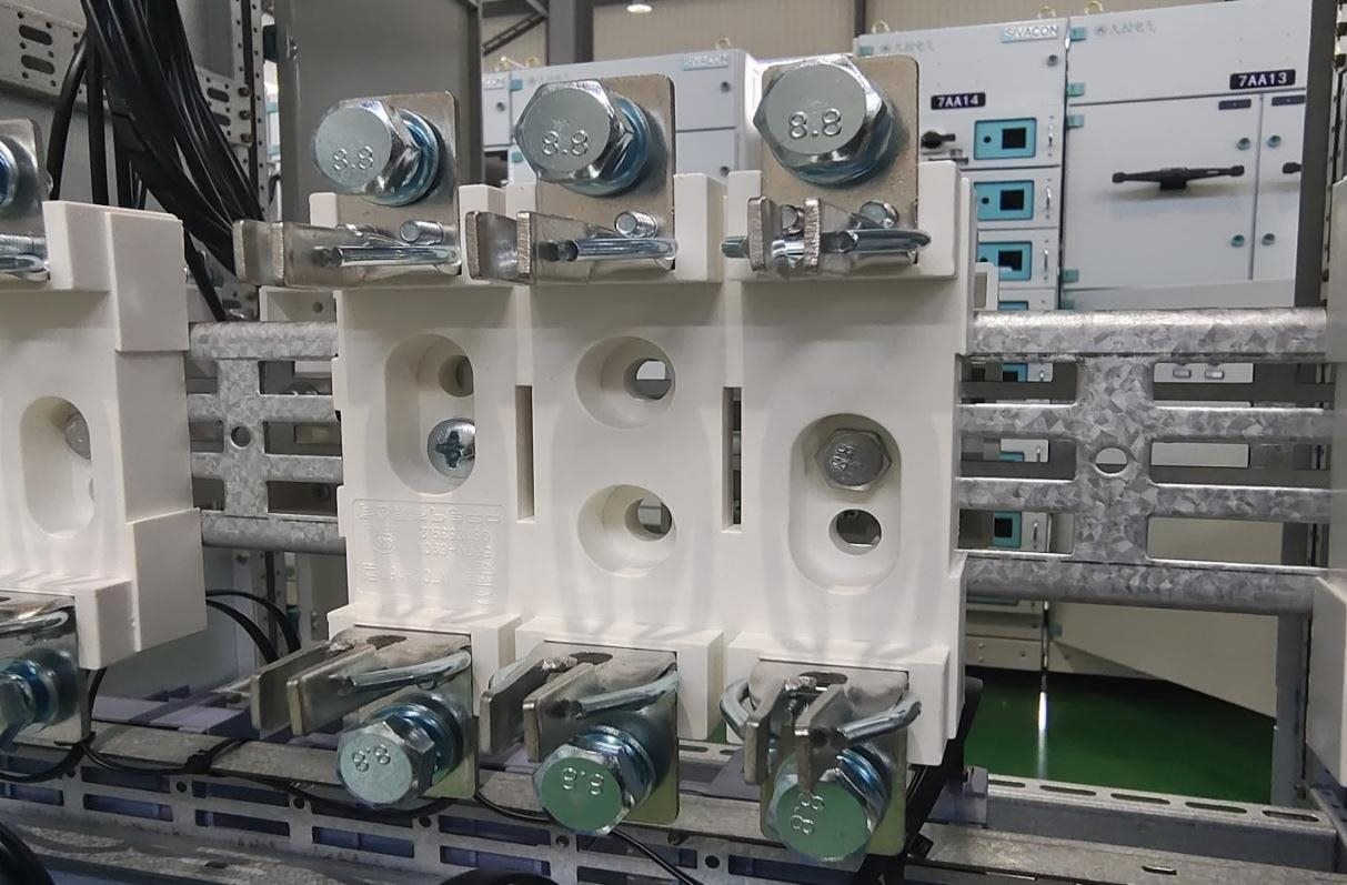 Switchgear busbar and current-transformer assembly reference